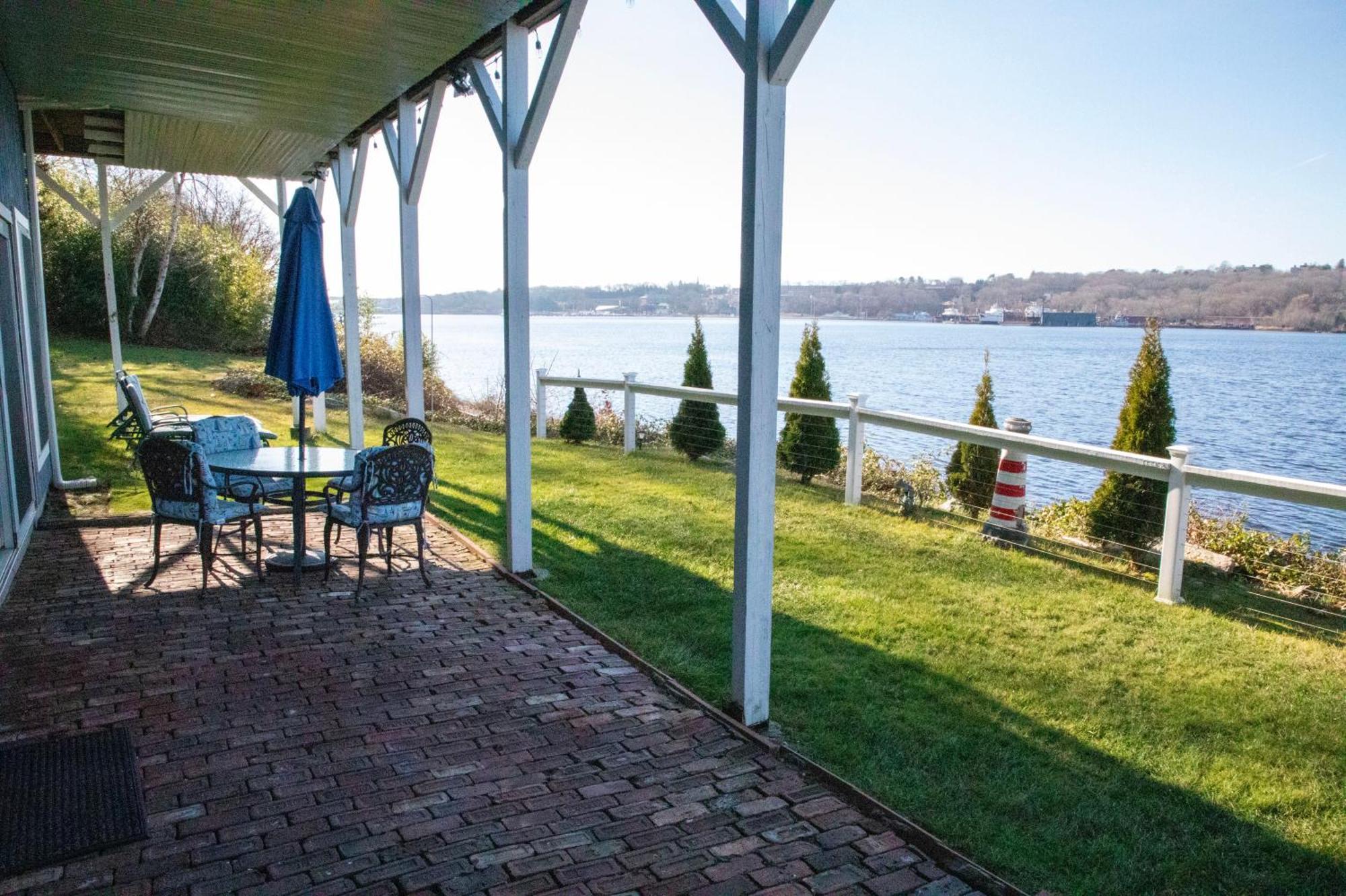 Waterfront Home With A View กรอตัน ภายนอก รูปภาพ