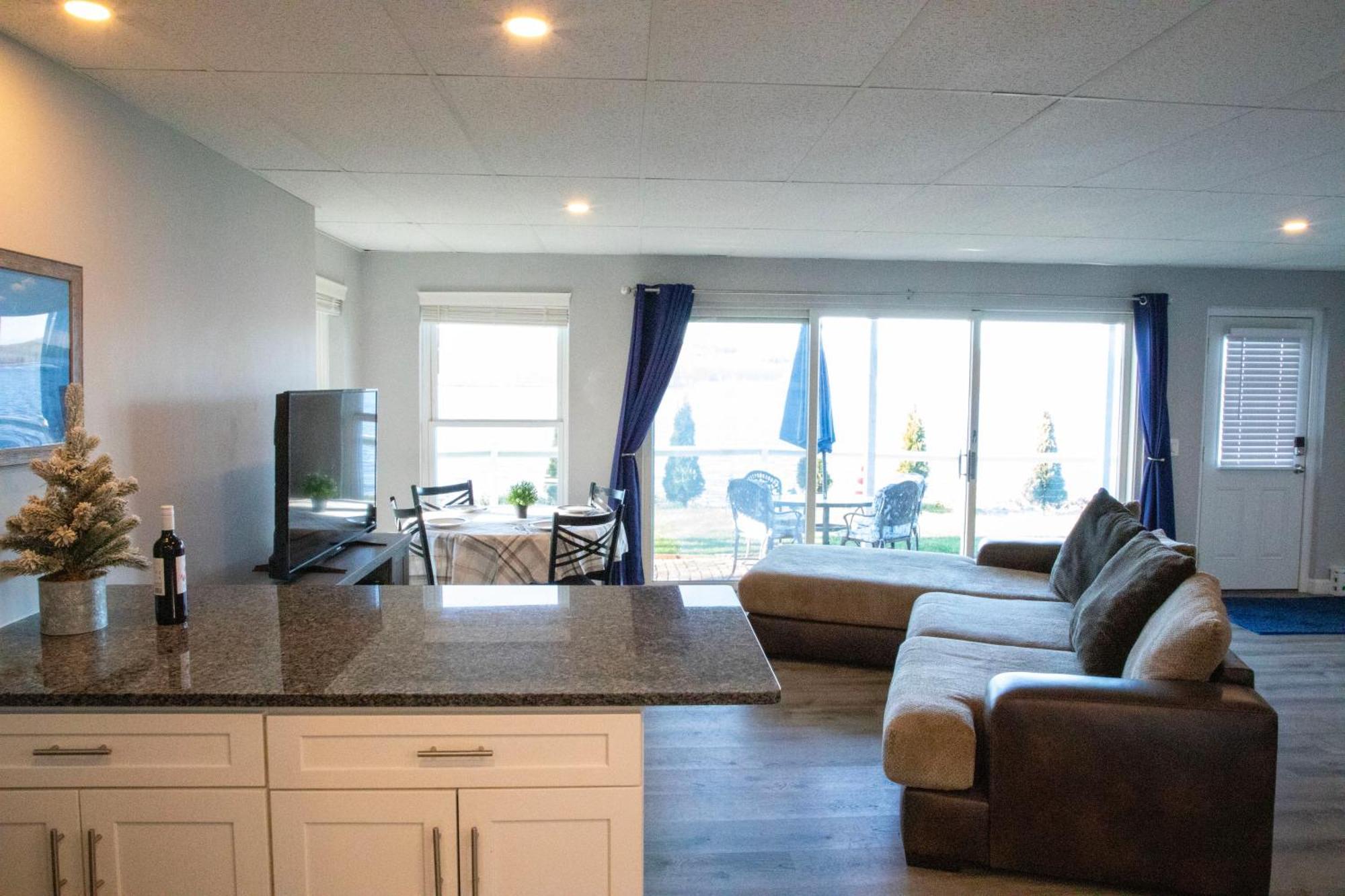 Waterfront Home With A View กรอตัน ภายนอก รูปภาพ
